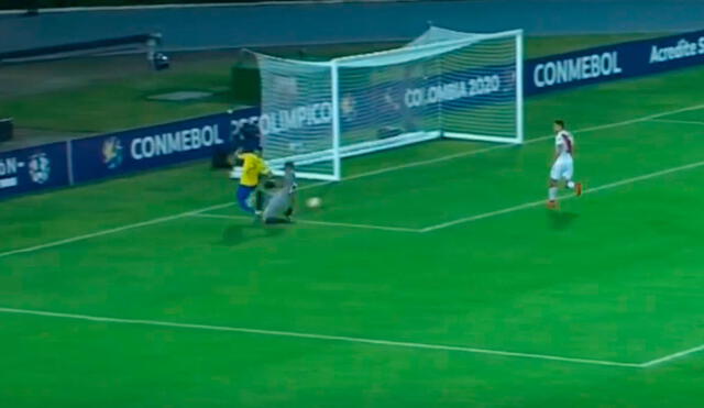 Paulinho anotó el primer gol con el que Brasil vence a Perú: Foto: DirecTV Sports