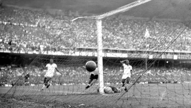 Ghiggia se encargó de poner el 2-1 final a favor de Uruguay y decretar la hazaña en el Maracaná. (Foto: FIFA)