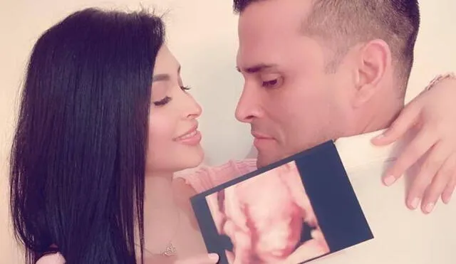 La pareja compartió la primera imagen de su bebé en redes sociales. Foto: Instagram