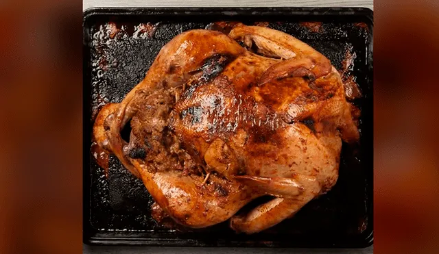 lleva el pavo al horno a 180 °C entre 4 a 6 horas.