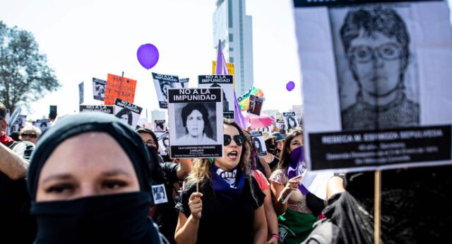 Marcha por el Día Internacional de la Mujer en Santiago de Chile. Foto: EFE.