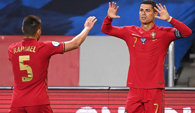 Con su doblete, Cristiano Ronaldo se convirtió en el primer europeo en marcar más de 100 goles con la selección de su país. Foto: AFP.