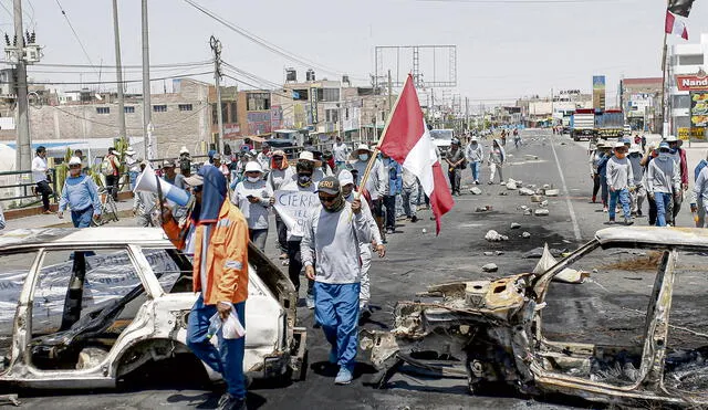 bloqueos en la joya. Este tramo de la Panamericana Sur fue desbloqueado por el Ejército el jueves, sin embargo, el viernes nuevamente los manifestantes tomaron control de la vía.