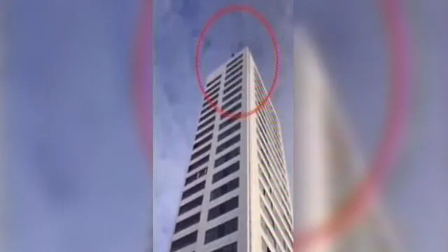 Suecia: saltó de un edificio de 24 pisos y su paracaídas no se abrió [VIDEO] 