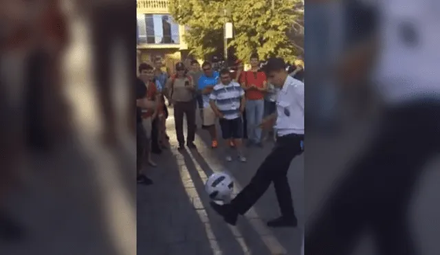 Rusia 2018: Policía ruso arrasa en redes por su talento con el balón [VIDEO]