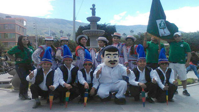 Trabajadores de municipio de Arequipa hacen campaña a favor de Alfredo Zegarra [VIDEO]
