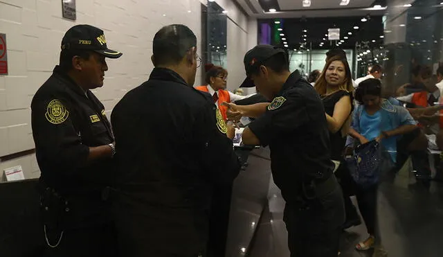 San Isidro: Amenaza de bomba causó pánico en centro empresarial [FOTOS]