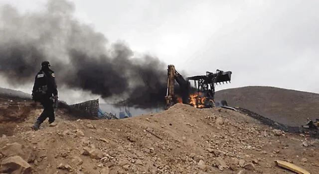 En operativo, destruyen maquinaria de minería ilegal valorizada en S/ 700 mil en Tacna [VIDEO]
