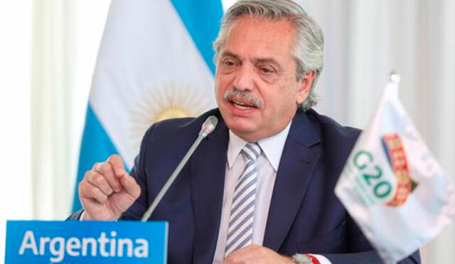Fernández confirmó que el próximo martes 29 de diciembre comenzarán a aplicar en Argentina las primeras dosis de la Sputnik V. Foto: EFE