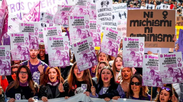 Huelga feminista 2019: mujeres marchan durante el Día de la Mujer en España