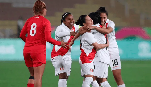 Perú y Panamá se vieron las caras en el estadio de San Marcos por el Grupo B del fútbol femenino de Lima 2019. | Foto: @SeleccionPeru