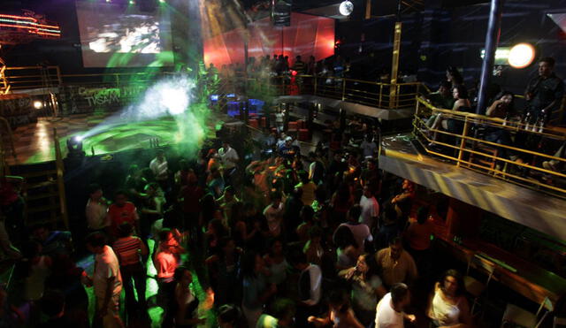 Cines, discotecas, bares y encuentros de fútbol serían posibles focos de contagio, según Maguiña. Créditos: Difusión.
