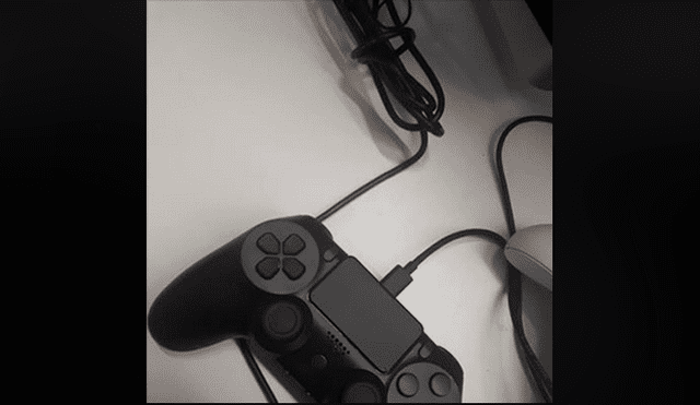 El mando es muy parecido al de PS4, con algunas diferencias.