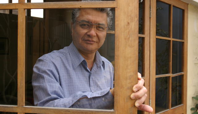 Recordado. José Watanabe, autor de Álbum de familia.