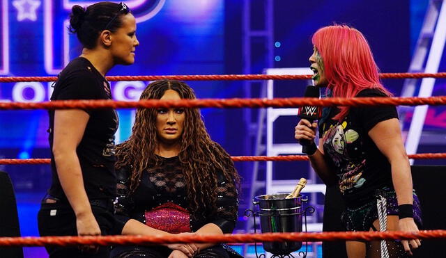 Asuka, Shayna Baszler y Nia Jax se vieron las caeras HOY en Monday Night Raw. Foto: WWE