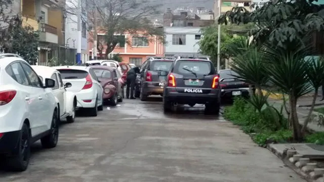 Rímac: patrulleros obstaculizan vías mientras son lavados