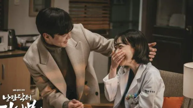 La pareja en el dorama está formada por el enfermero Park Eun Tak y la estudiante de medicina Yoon Ah Reum.