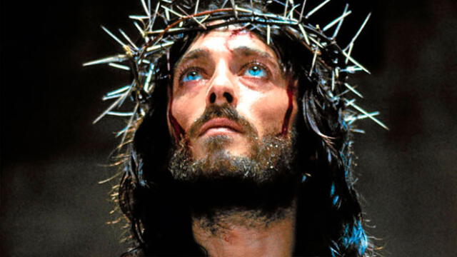 Así luce Robert Powell, el actor que interpretó a Cristo en 'Jesús de Nazareth'