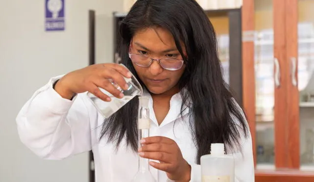 Estudiantes mujeres han sido preseleccionadas para postular a becas de ciencias. Foto: Agencia Andina