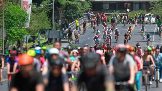 El Movimiento Furiosos Ciclistas convocó a una marcha ante la crisis social en Chile. Foto: La Tercera