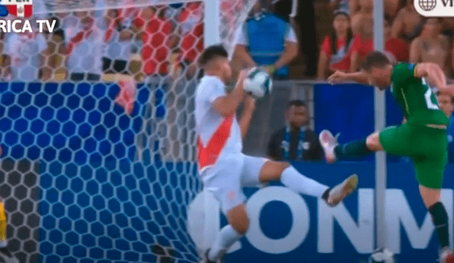 Perú vs. Bolivia: infantil penal de Zambrano tras tocar el balón con la mano [VIDEO]