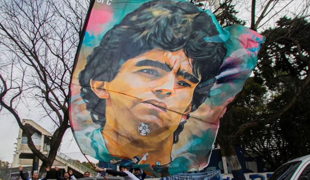 Diego Maradona jugó en el Barcelona, Napoli y Boca Juniors durante su carrera profesional. Foto: EFE