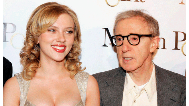 Scarlett defiende a Woody Allen y la hija del director dispara contra ella en Twitter