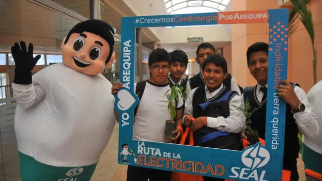 Arequipa: Miles de niños y adultos aprendieron como ahorrar energía en la FIA.