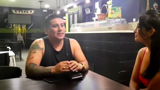 Según comentó el cantante en la grabación, actualmente se dedica a manejar un negocio de comida peruana. (Foto: Captura YouTube / Rosario Victorio)