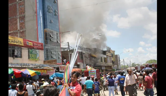 Nuevo incendio desató el pánico en el mercado de Piura| VIDEO