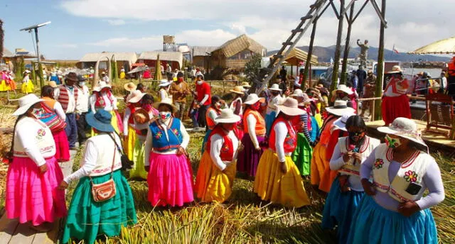 Mujeres Ureñas, en la isla Khantati listas para recibir a visitantes.