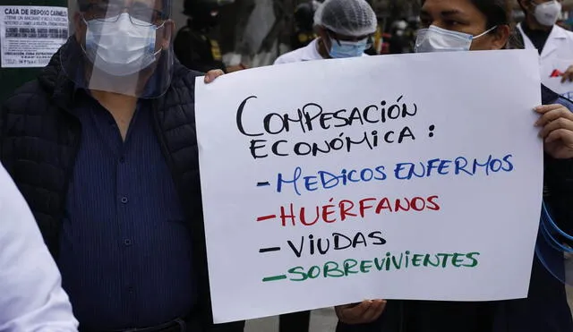 Médicos acatan paro de 48 horas en Jesús María. Foto: Marco Cotrina / La República.