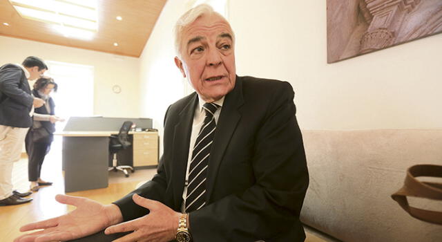 CARLOS GALVEZ 
PRESIDENTE DE PERUMIN EN ENTREVISTA EN LA CAMARA DE COMERCIO DE AREQUIPA