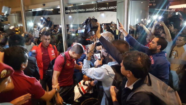 Selección peruana: Cientos de hinchas los recibieron a su llegada a Trujillo
