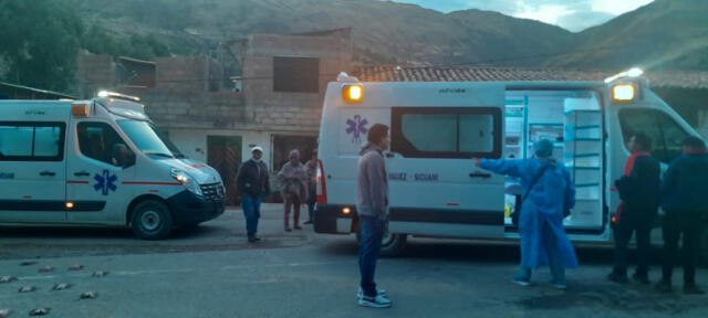 Cusco. Ambulancia no pudo pasar las barreras de los manifestantes pero a invocaciones. Foto: Cortesía