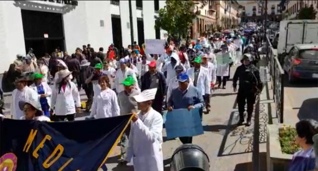 Cusco: Médicos y trabajadores de hospital Lorena protestan por obra inconclusa | VIDEO