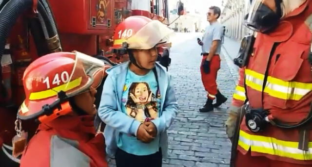 Arequipa: Niña que sufre de leucemia cumplió su sueño de ser bombera [VIDEO]