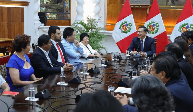 Presidente Martín Vizcarra junto a la virtual bancada de Somos Perú. Foto: Presidencia.