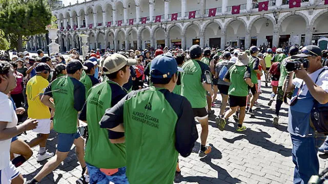 JEE Arequipa investiga a Zegarra por entregar camisetas en maratón