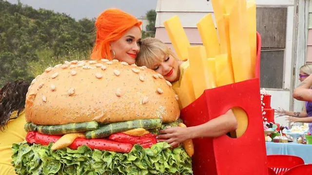 Taylor Swift y Katty Perry sellan su amistad disfrazadas de hamburguesa y papas fritas