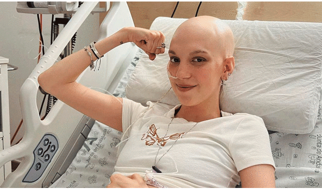 Elena lleva 4 años luchando contra el cáncer terminal y con el apoyo de su familia y sus más de 600.000 seguidores. Foto: @elenahuelva02 (Instagram)