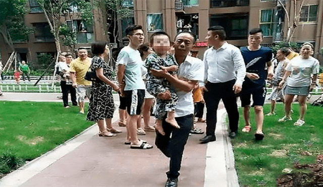 China: niño de 3 años cae desde lo alto de un edificio y sobrevive [VIDEO]