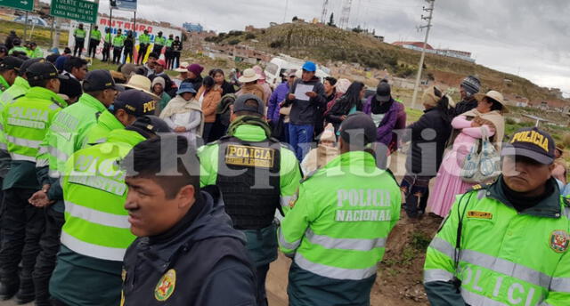 Puno: Estudiantes de la Universidad Andina bloquearon puente internacional de Ilave [VIDEO]