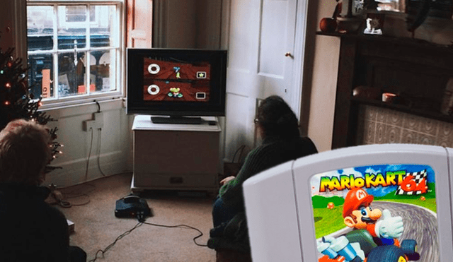 Una pareja de padres decide quién hace el té con Mario Kart 64 desde 2001 [FOTOS]