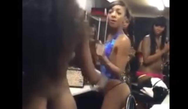 En video YouTube, dos strippers furiosas pelean en camerino y nadie hace nada para detenerlas