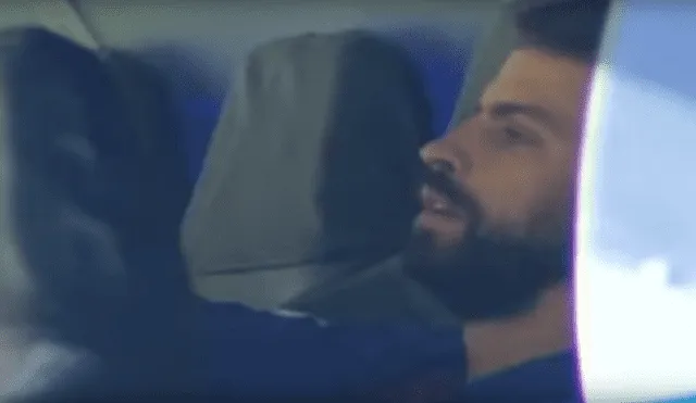 Captan la furia de Piqué tras ser enviado al banquillo en la Supercopa [VIDEO]
