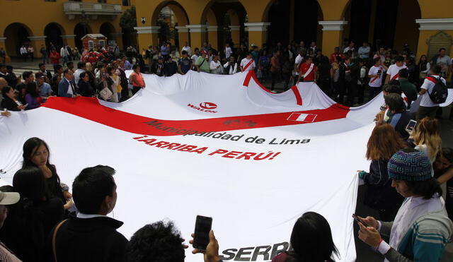 MML: presentan camiseta gigante en apoyo a la selección peruana [VIDEO]