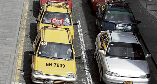 Decenas de taxistas protestan exigiendo facilidades de formalización en Arequipa
