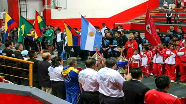 Perú obtiene primer lugar en campeonato de Kick Boxing