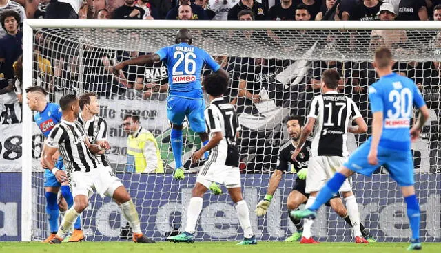 Nápoles vence a Juventus y se pone a un punto